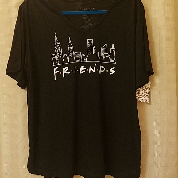 FRIENDS Tops - NWT FRIENDS 3X T-SHIRT